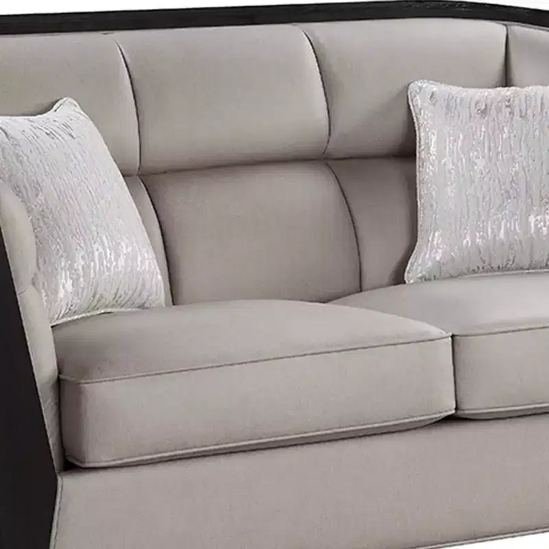 Causeuse en tissu beige avec 2 oreillers, 2 places