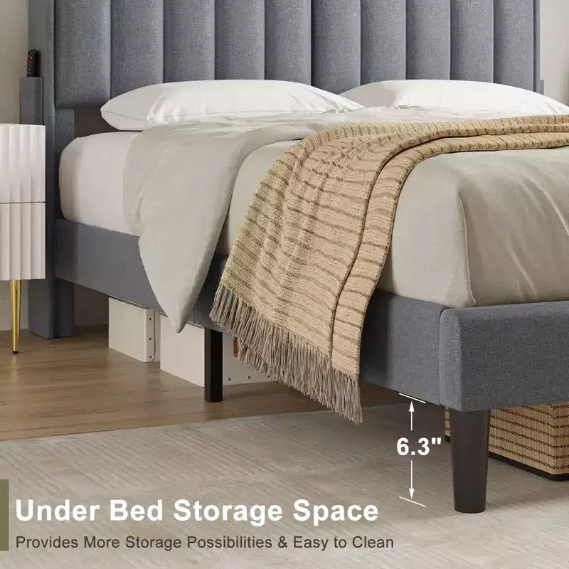 Cadre de lit double rembourré gris avec tête de lit de rangement, lumière LED et station de recharge – 1 personne
