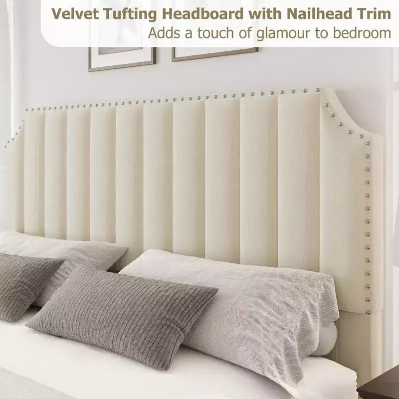 Lit plateforme King en velours gris, 2 places, tête de lit et pied de lit capitonnés avec garniture cloutée